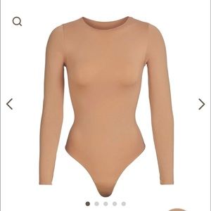 NWOT SKIMS ESSENTIALS LONG SLEEVE BODYSUIT (S/M) in Sienna Color